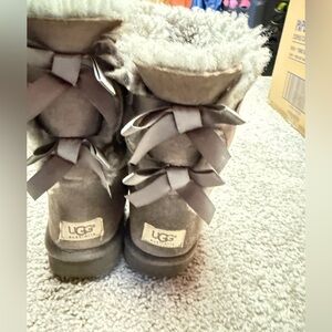 Gray Bailey bow UGGS size 10